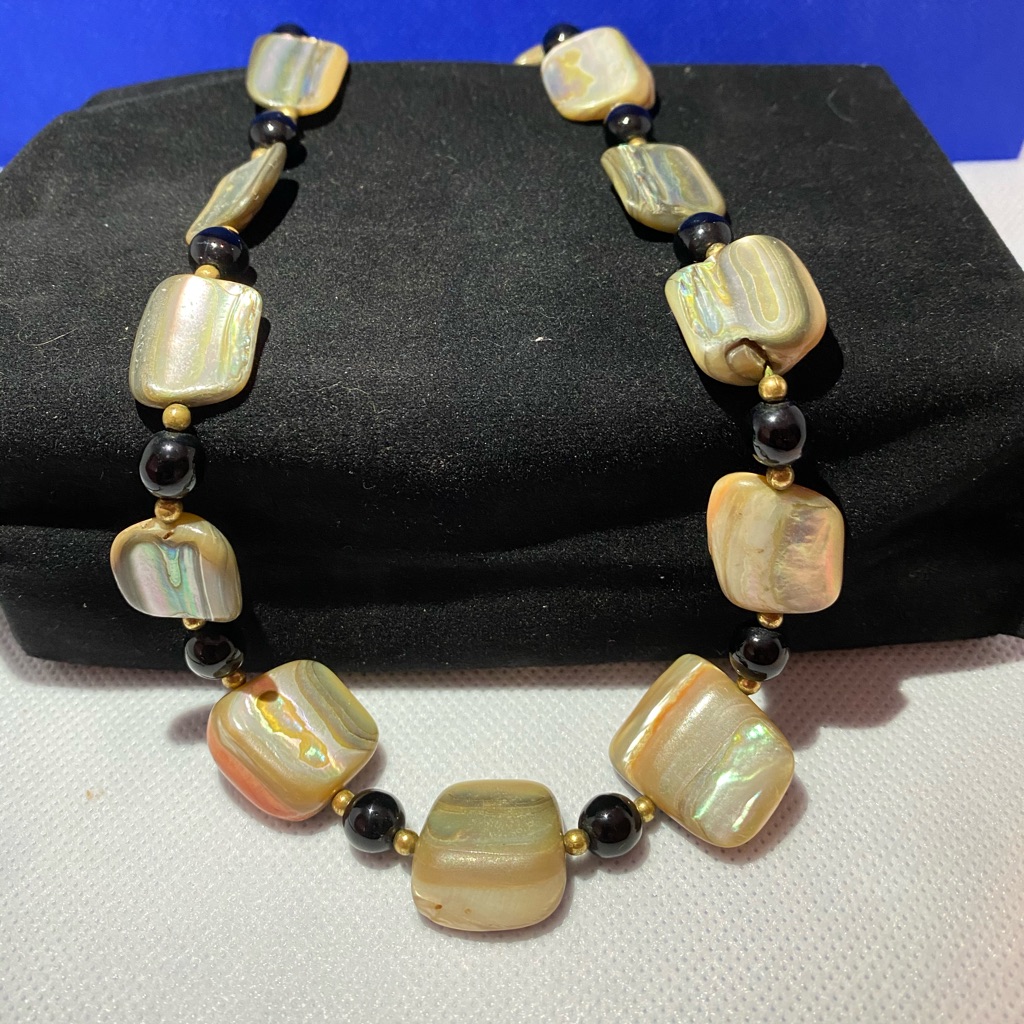 Abalone And Black Onyx Necklace 28$